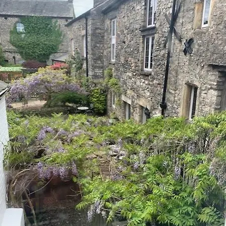 Wisteria Apartment